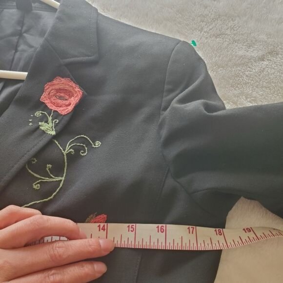 Express Design Studio womens Black Blazer Sz 6 small embroidered 2 buttons fair - Picture 4 of 15